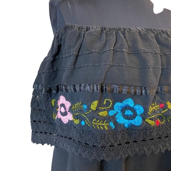 Embroidered Flowers Off The Shoulder Traditional Blouse - Picture 12 of 16